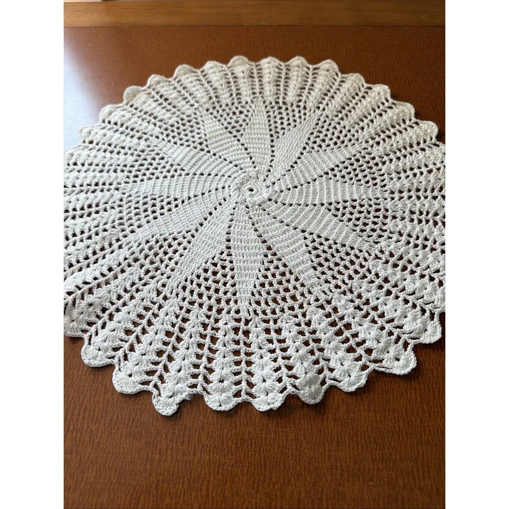Vtg Bright White Spiral Star‎ Doily 12